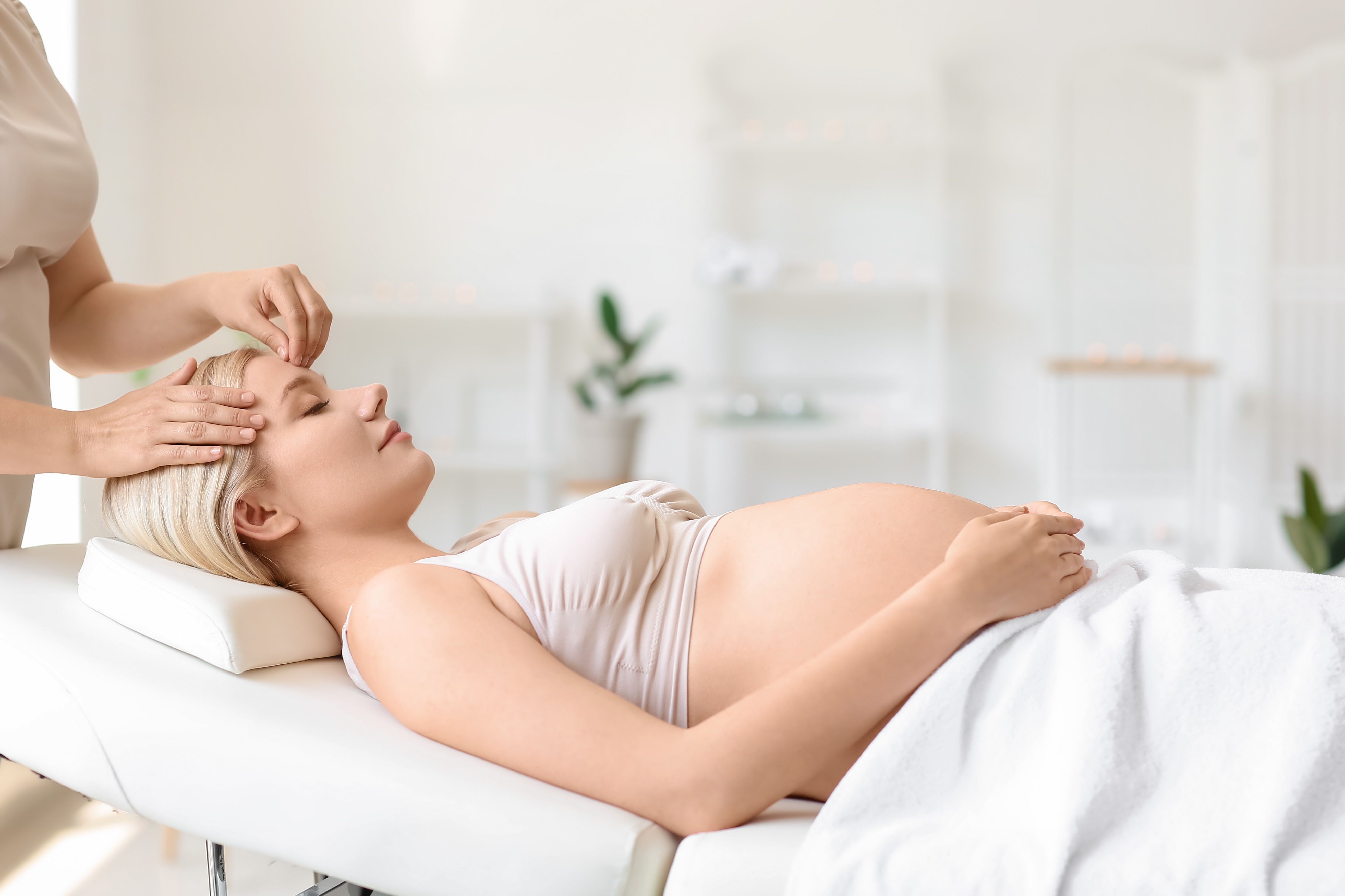 Pregnancy massage for back pain 